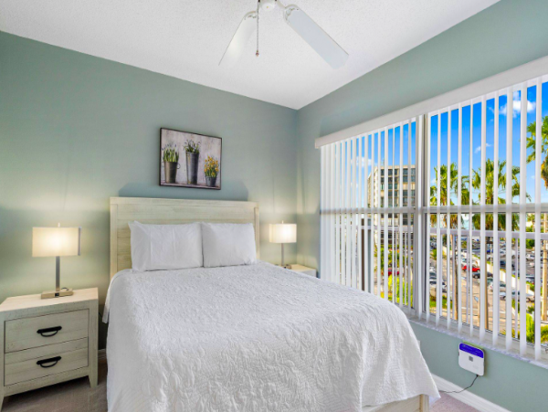 2 Bedroom Condo in St. Pete with water views