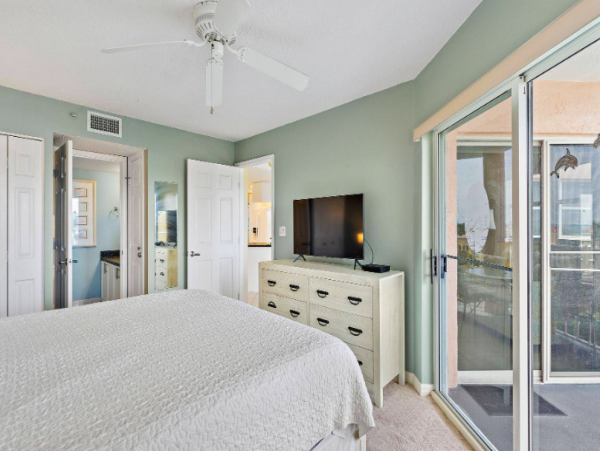 2 Bedroom Condo in St. Pete with water views