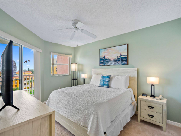 2 Bedroom Condo in St. Pete with water views