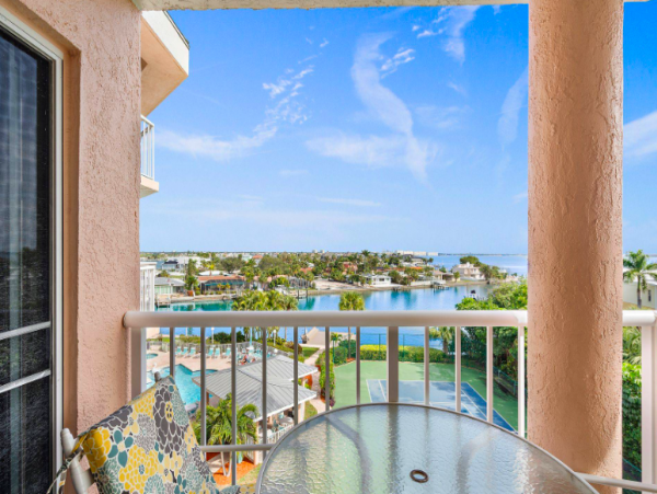 2 Bedroom Condo in St. Pete with water views
