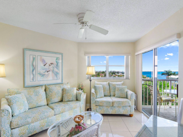 2 Bedroom Condo in St. Pete with water views