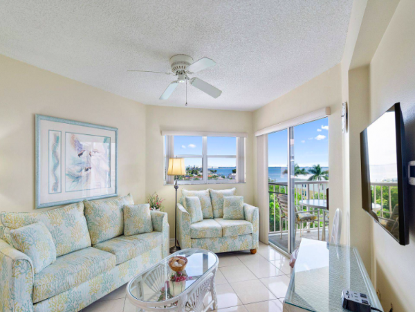 2 Bedroom Condo in St. Pete with water views