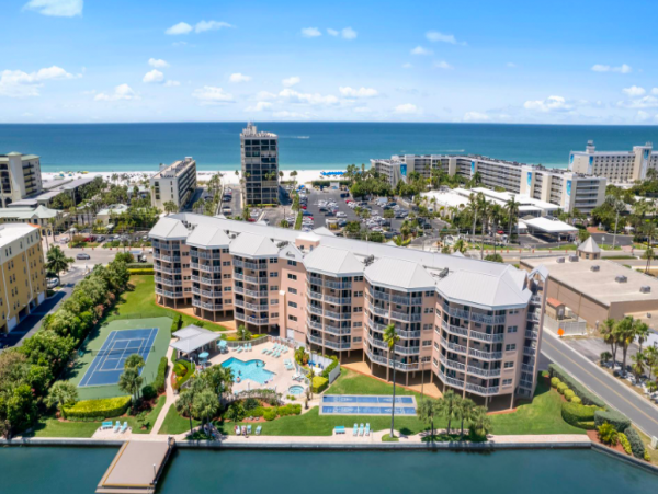 2 Bedroom Condo in St. Pete with water views
