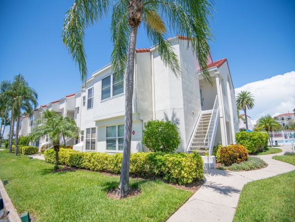 Lovely 2 Bedroom Vacation Condo with Great Amenities