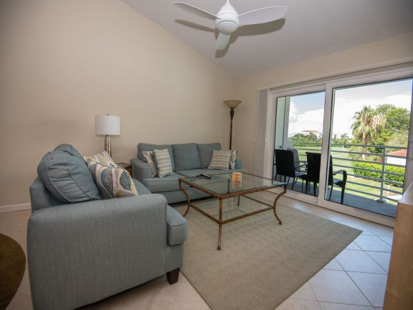 Lovely 2 Bedroom Vacation Condo with Great Amenities