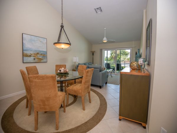 Lovely 2 Bedroom Vacation Condo with Great Amenities