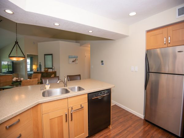 Lovely 2 Bedroom Vacation Condo with Great Amenities