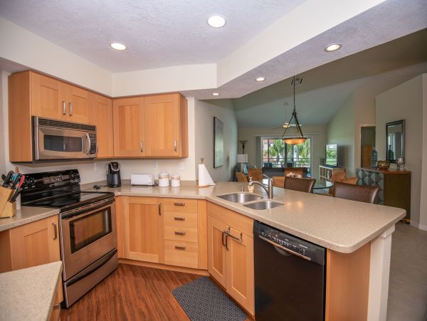 Lovely 2 Bedroom Vacation Condo with Great Amenities