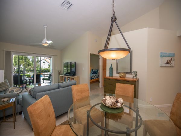 Lovely 2 Bedroom Vacation Condo with Great Amenities