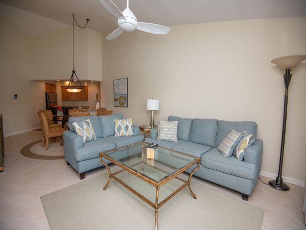 Lovely 2 Bedroom Vacation Condo with Great Amenities