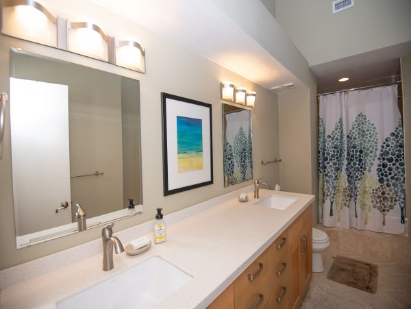 Lovely 2 Bedroom Vacation Condo with Great Amenities