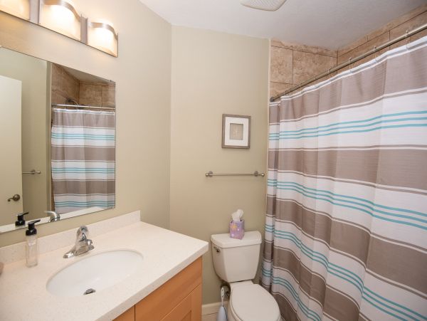 Lovely 2 Bedroom Vacation Condo with Great Amenities