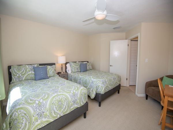 Lovely 2 Bedroom Vacation Condo with Great Amenities