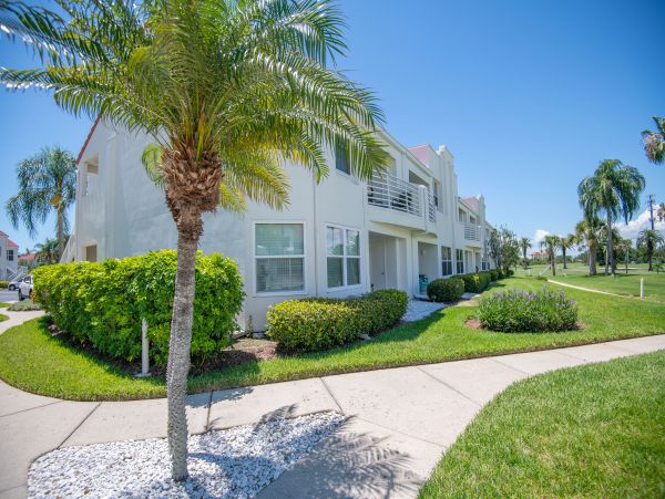 Lovely 2 Bedroom Vacation Condo with Great Amenities