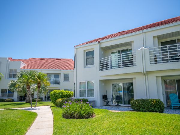 Lovely 2 Bedroom Vacation Condo with Great Amenities