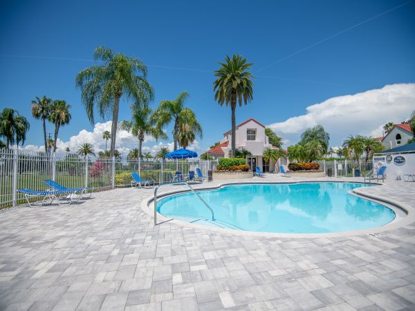 Lovely 2 Bedroom Vacation Condo with Great Amenities