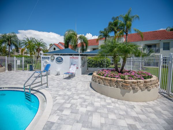 Lovely 2 Bedroom Vacation Condo with Great Amenities