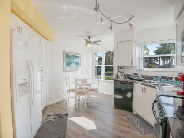 Lovely Corner Unit with 2 Bedrooms in St. Petersburg
