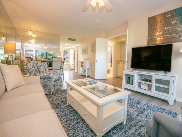 Lovely Corner Unit with 2 Bedrooms in St. Petersburg