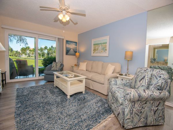 Lovely Corner Unit with 2 Bedrooms in St. Petersburg