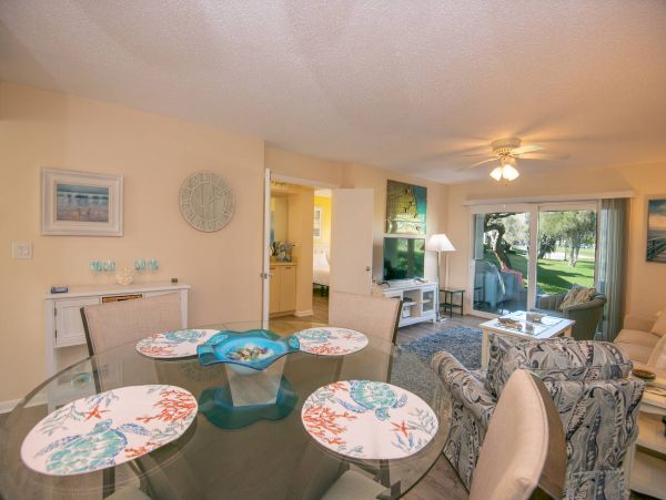 Lovely Corner Unit with 2 Bedrooms in St. Petersburg