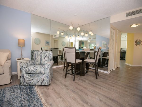 Lovely Corner Unit with 2 Bedrooms in St. Petersburg