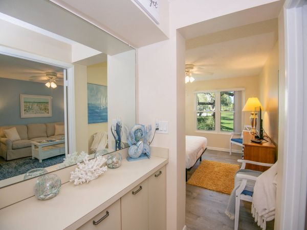 Lovely Corner Unit with 2 Bedrooms in St. Petersburg
