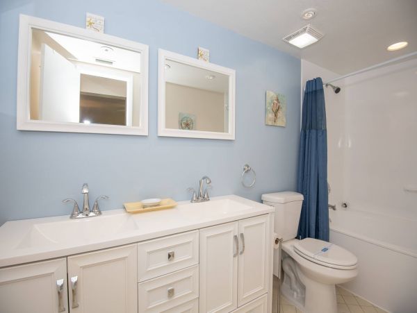 Lovely Corner Unit with 2 Bedrooms in St. Petersburg