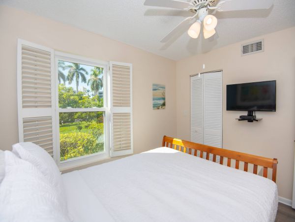 Lovely Corner Unit with 2 Bedrooms in St. Petersburg