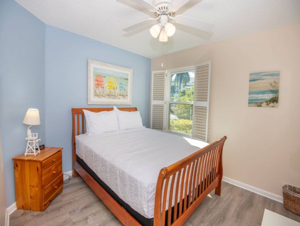 Lovely Corner Unit with 2 Bedrooms in St. Petersburg