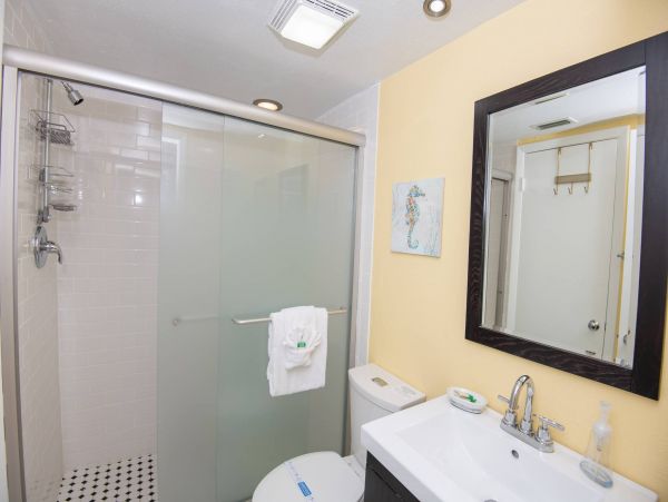 Lovely Corner Unit with 2 Bedrooms in St. Petersburg