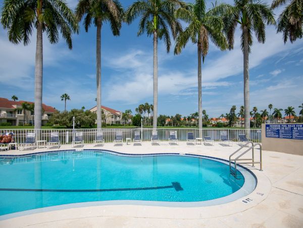 Lovely Corner Unit with 2 Bedrooms in St. Petersburg