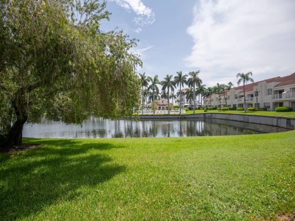 Lovely Corner Unit with 2 Bedrooms in St. Petersburg