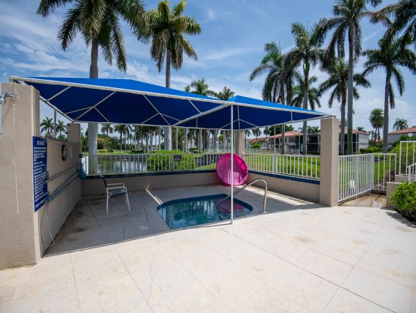 Lovely Corner Unit with 2 Bedrooms in St. Petersburg