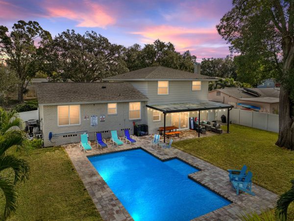 4 Bedroom Vacation Home in Seminole with Private Heated Pool