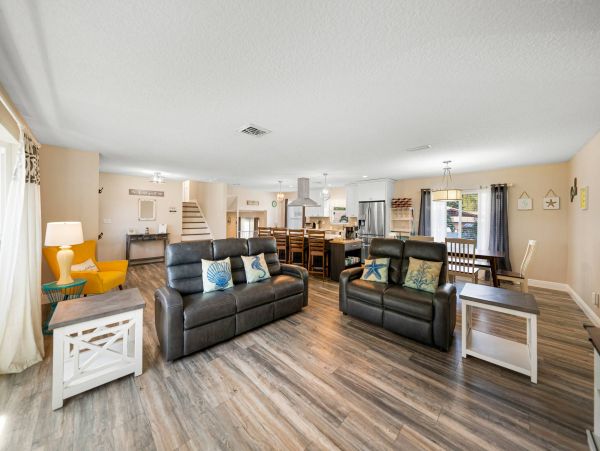 4 Bedroom Vacation Home in Seminole with Private Heated Pool