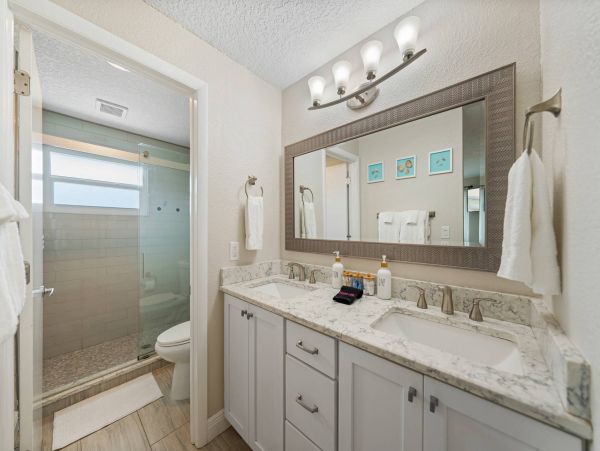 4 Bedroom Vacation Home in Seminole with Private Heated Pool