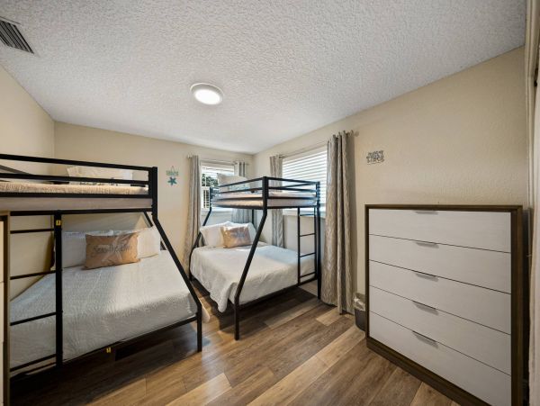 4 Bedroom Vacation Home in Seminole with Private Heated Pool