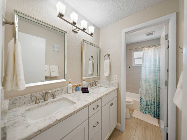 4 Bedroom Vacation Home in Seminole with Private Heated Pool
