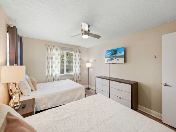 4 Bedroom Vacation Home in Seminole with Private Heated Pool