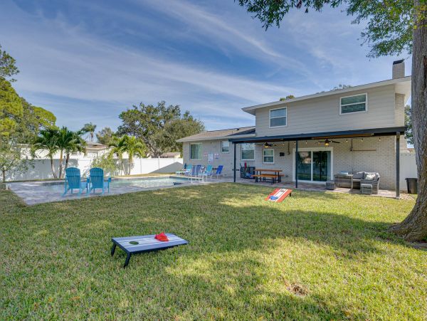 4 Bedroom Vacation Home in Seminole with Private Heated Pool