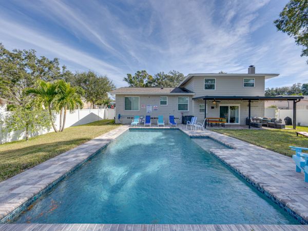 4 Bedroom Vacation Home in Seminole with Private Heated Pool