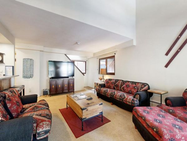 Vail Two-Story Vacation Condo with Great Location