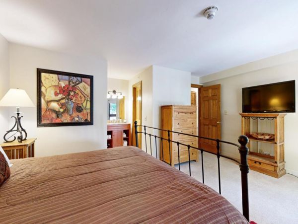 Vail Two-Story Vacation Condo with Great Location
