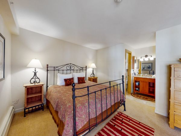 Vail Two-Story Vacation Condo with Great Location
