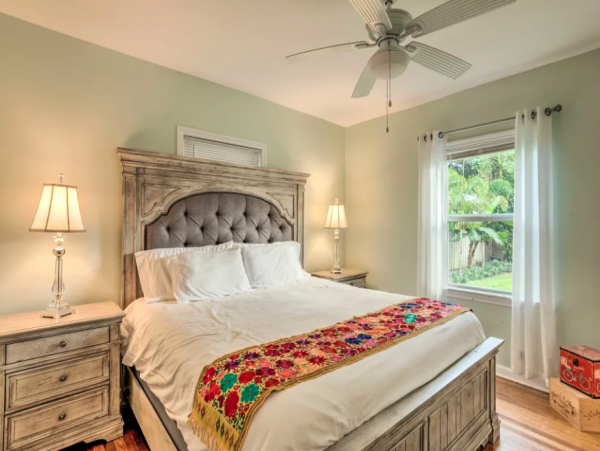 Two Bedroom Bungalow with Shared Backyard Sleeps up to Five Guests