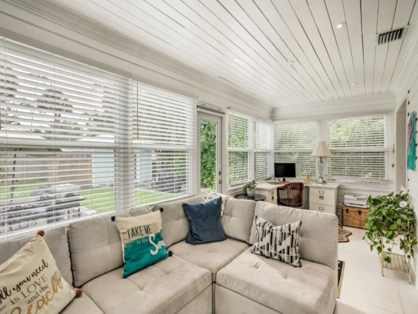 Two Bedroom Bungalow with Shared Backyard Sleeps up to Five Guests