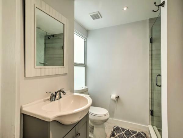 Two Bedroom Bungalow with Shared Backyard Sleeps up to Five Guests
