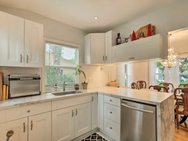 Two Bedroom Bungalow with Shared Backyard Sleeps up to Five Guests