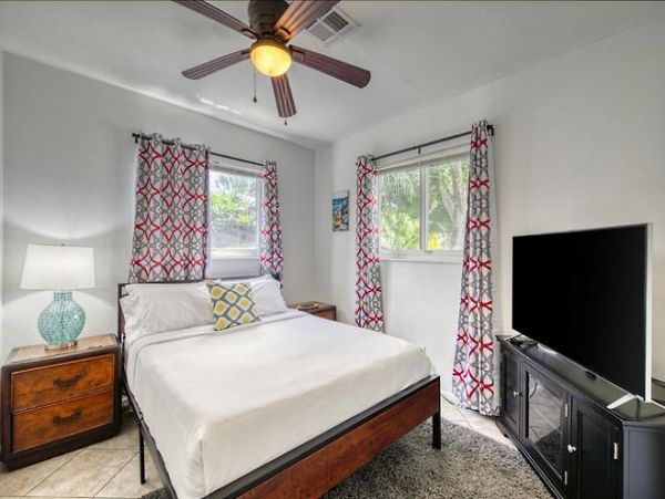 Oakland Park Vacation Home Three Bedroom